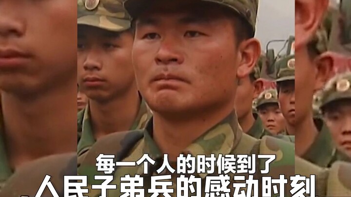 Khoảnh khắc cảm động: Binh sĩ nước ngoài giẫm lên nhân dân dưới chân, còn những người lính của chúng