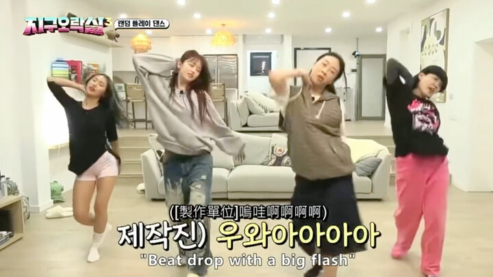 รู้ทั้งรู้ก็ยังดู ชอบดูพวกเธอสี่สาวแก๊งเต้น… ปกติถ้าไม่มีพื้นฐานการเต้นก็ทำไม่ได้แบบนี้หรอก