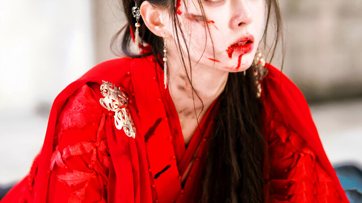 Seorang wanita cantik yang harus menjalani tujuh jahitan di wajahnya akibat cedera salah sasaran... 