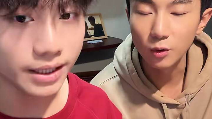 2925.12.17 ฮ่าวฉี จูบก่อนนอน