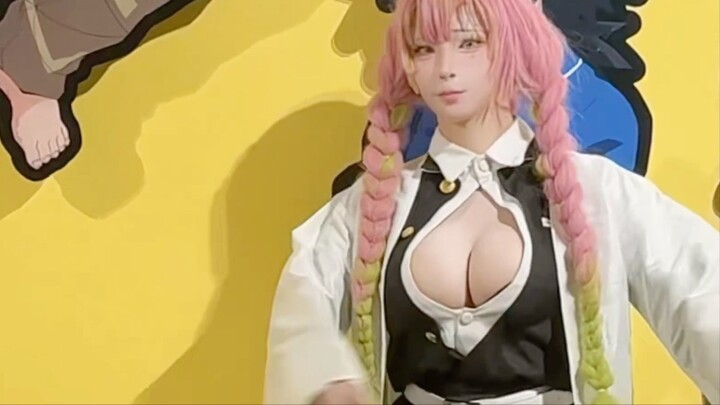 Ke event ketemu coser gede banget asetnya🥵