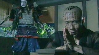 男子全身写满经文躲恶鬼，偏偏耳朵没写，这下好了，耳朵没了