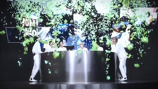 Khoảnh khắc mà bất kỳ fangirl nào cũng sẽ đồng cảm! "Những tờ giấy nhớ khắp bầu trời đều chứa đựng t