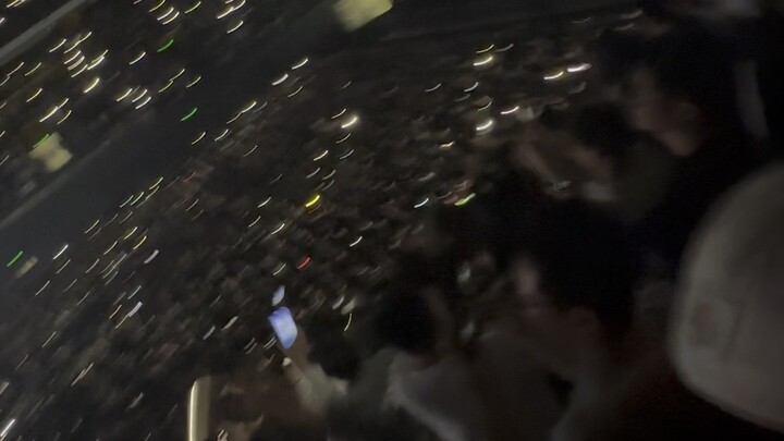 Please everyone, watch the concert with me on the 5th floor~