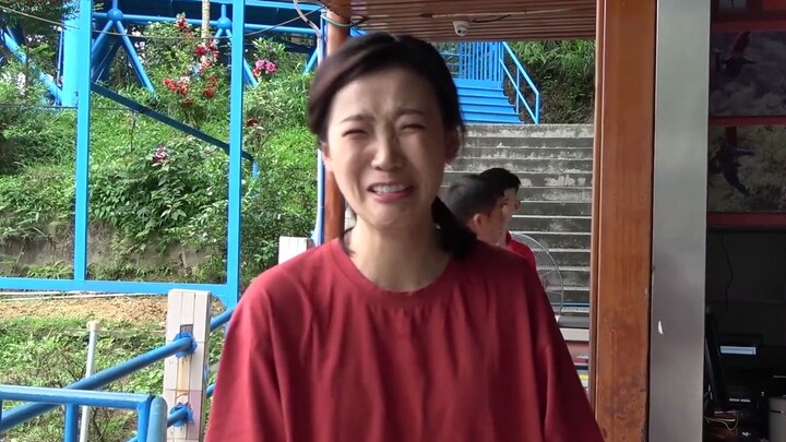 Seperti apa rasanya saat cewek yang takut ketinggian mencoba bungee jumping?