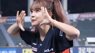 4K超清双马尾青春可爱的拉拉队李多惠小姐姐，这谁顶得住啊
