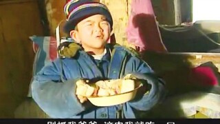 儿子整年吃不上肉，父亲抢了肉摊上9元5角的猪肉，还没煮熟就开吃