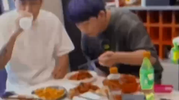 Đừng nghe lời khuyên! Thấy là phải chạy, nếu không nổi thì quất hai cú đã đời luôn!