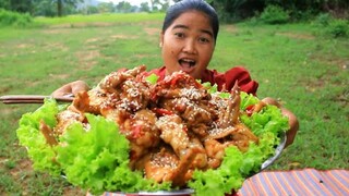 Cooking Curry Chicken Wings with Chili recipe By village & Cooking life