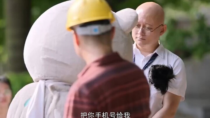 “ليُعامَل كل من يكافح في الخارج بلطف من هذا العالم.” “فيلم ‘ارفع رأسك وسترى الفرح’ – فيلم ‘ارفع رأسك