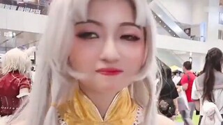 Sunny and cheerful mom visits the exhibition