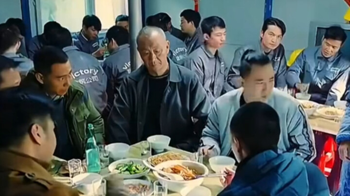 The boss spent 5,000 yuan treating the workers to a meal—only to find that a table of vegetarian dis