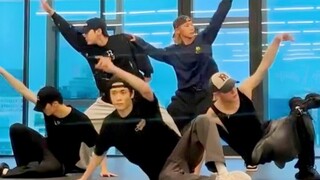 Tahun berapa sekarang di ruang latihan tari "Seventh Sense" NCT!
