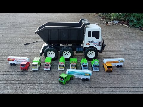 Mencari Mainan Truk Didepan Rumah