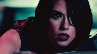 สาวสวยมีใช้ความไหวพริบหนีการไล่ล่าของคนตลก