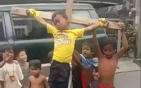 《普奇神父处刑曲》Crucified（光污染版）