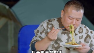 岳云鹏炒的麻辣香锅对决贾冰做的干挑面