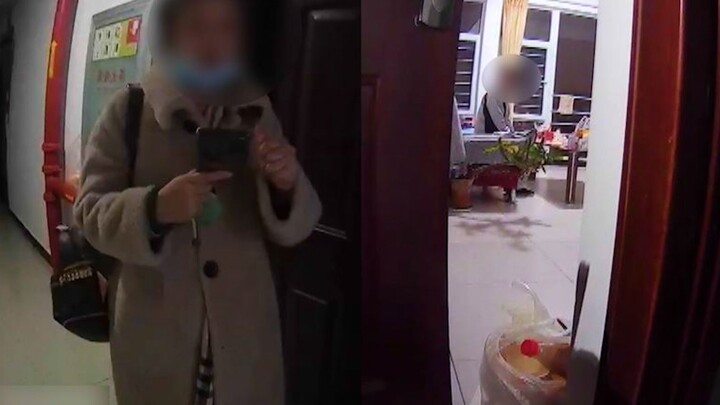 ساعَدَ صانع الأقفال العميل في فتح الباب، وعندما رأى شخصًا داخل المنزل أعلن بصراحة أنه لن يتقاضى أي أ