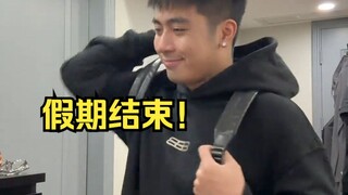 Bạn khi vừa nghỉ xong và chuẩn bị rời khỏi nhà