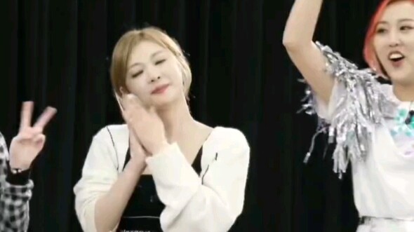 【Bạn Ninh】Có một vẻ đẹp đến từ sự thiếu hụt cuống não