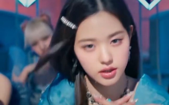 Các nhóm nhạc nữ Kpop mất bao nhiêu ngày mới nhận được khoản lương đầu tiên?