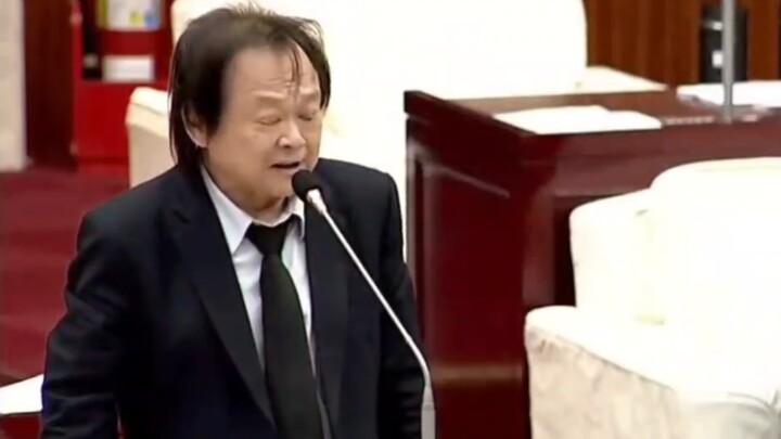 Lần thứ hai Vương Thế Kiên không tặng quà, Thị trưởng Tưởng đã bắt đầu quen với điều đó.