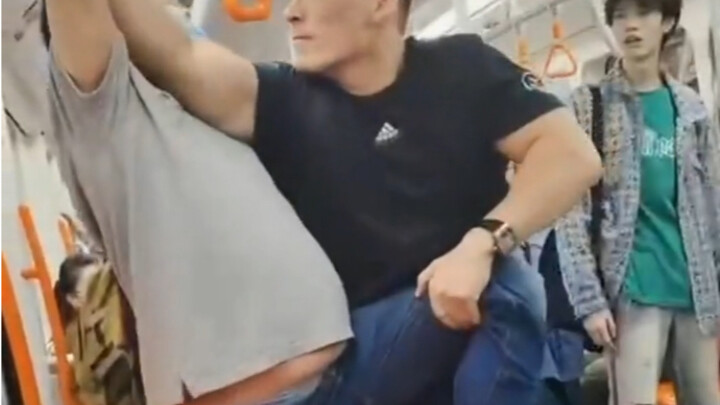 Shanghai Metro: An elderly man and a muscular gym-goer engage in a hilarious brawl.