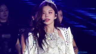 ITZY黄礼志演唱会中途带掉落的王冠，临场反应很强！