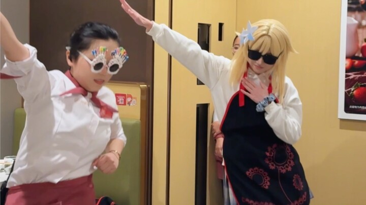 Great, great, great! Went out for a midnight snack and saw Yellow Hair causing a ruckus at Haidilao 