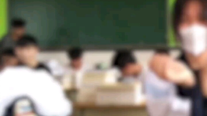 لو لم نكن زملاء في الصف آنذاك، لربما لم أكن لألتفت وأنظر إليك.