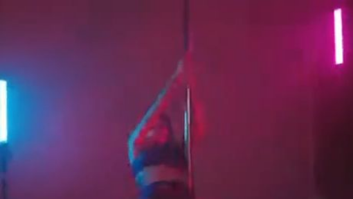 Exotic Pole Dance Indonesia @mscat_poledance #nyxpole
