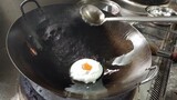 [Ẩm thực] Khách hàng gọi trứng ốp la, yêu cầu phải vừa to vừa tròn