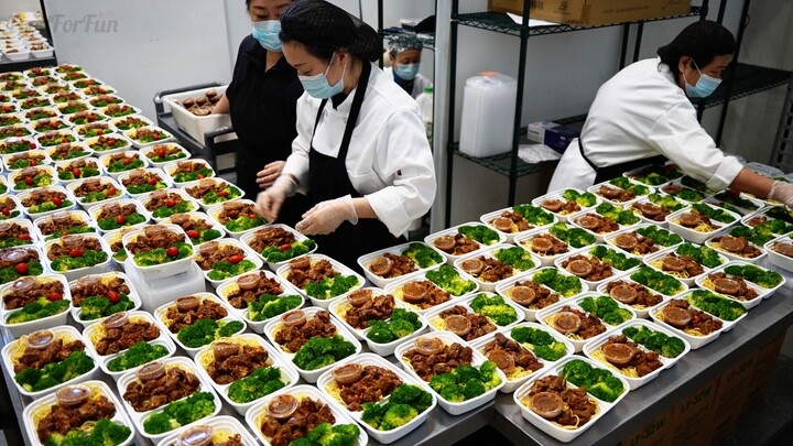 Túi chính đã ra mắt | Vancouver – Buổi sáng 100 suất, nhịp sống thường ngày của một bếp thương mại