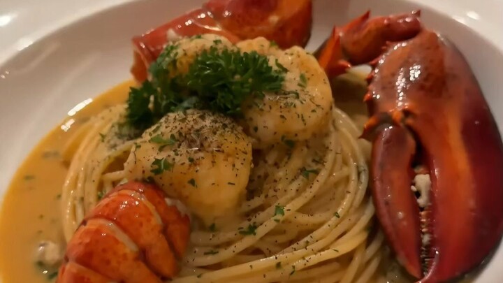"Imagined Handsome Guy Meal vs. Real Handsome Guy Meal"