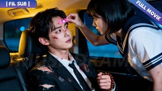 Hinalikan ng dukhang dalaga ang sugatang lalaki—CEO pala siya at todo ang pag-spoil sa kanya.