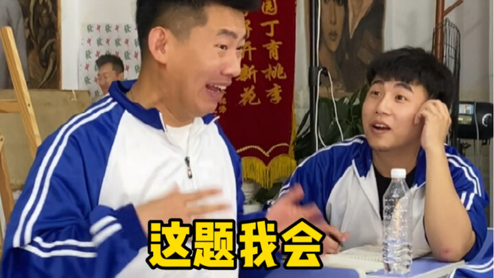 كم هو مثير للسخرية أن يحضر طلاب الفنون دروسًا عبر الإنترنت..