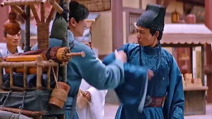 Puluhan tahun si pemuda berjuang menghadapi ujian, rambut hitamnya memutih, semua demi meraih nama d