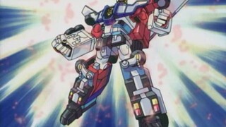 Ultra Magnus dan Optimus Prime bergabung menciptakan kelahiran Optimus Prime, dewa api