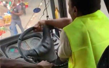 لا توجد قوة، يمكنني فقط التحرك في خط مستقيم!