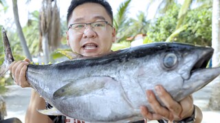Hearing that the fishermen's fish rafts were overturned by the wind, Uncle Mo rushed to reduce the l