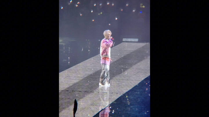 True "deer fans" are so enthusiastic that even the main artist feels embarrassed.