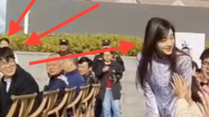 Ke Jie thấy Yu Lijun cười rạng rỡ như một đóa hoa