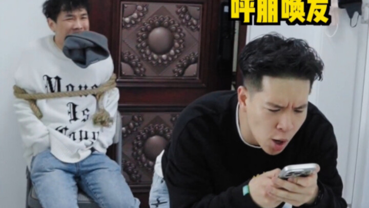 Cinta sendirian, teman-teman menonton dari berbagai sudut pandang