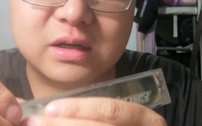 Latihan main harmonika selama dua setengah tahun, baru kali ini saya mainkan untuk kalian lihat!