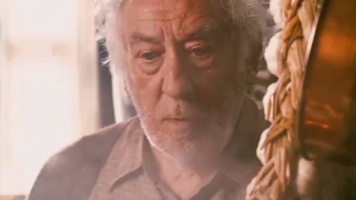 Everyone will grow old, so let's show more respect to our elders!