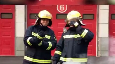 Firefighters successfully put out the oil pan fire with water during the drill, leaving the whole cr