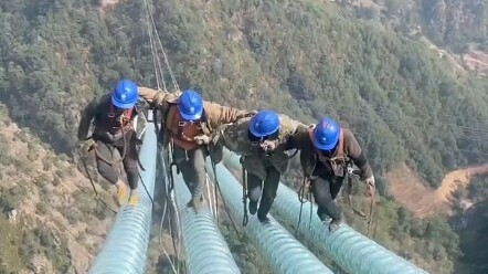 Tribute to China’s Power Workers