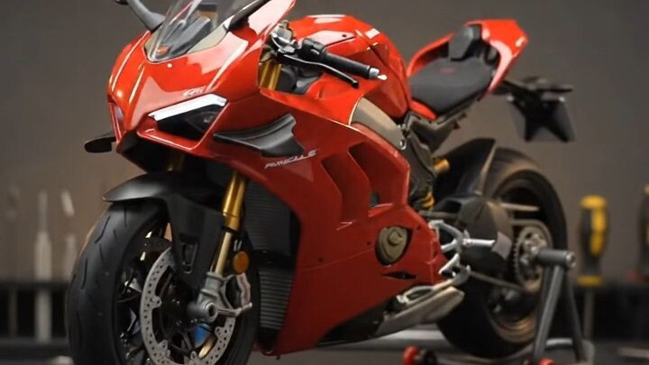 Ducati Panigale V4 — Ducati Red 🔴