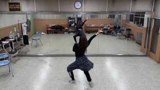 Club students perform a cover dance to FIANCÉ - MINO