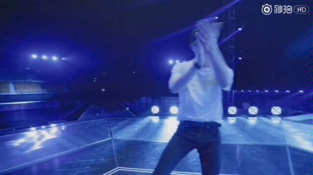 张艺兴solo，张pd真的是神仙跳舞啊，吹爆张艺兴
